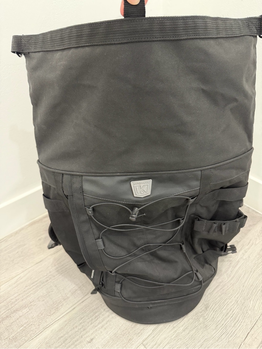 Kuryakyn Momentum Freeloader Sissy Bar Duffel Bag - Picture 8 of 15